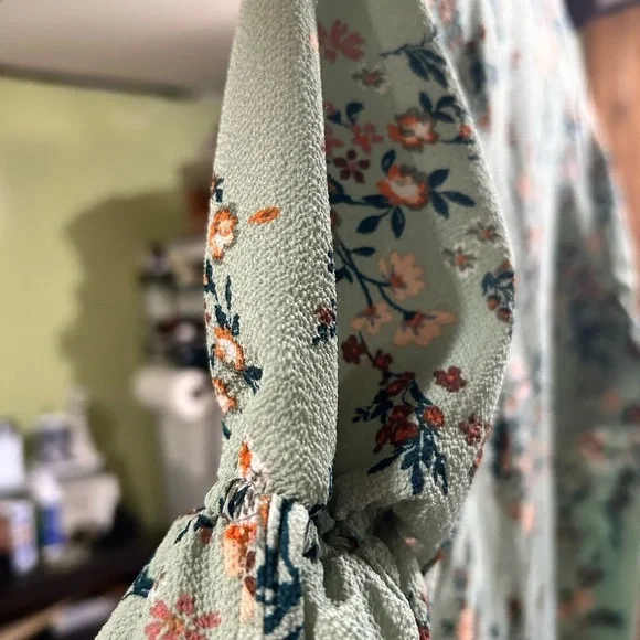 Persaya Green Ruched Polo Blouse size small. - Picture 5 of 8